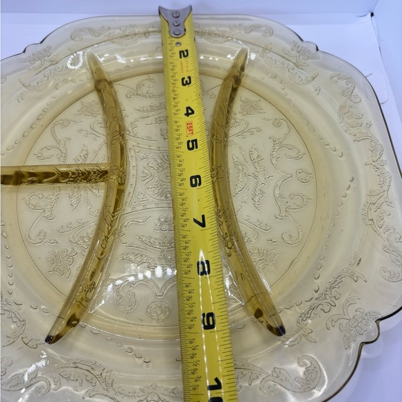 Federal Glass "Madrid" Amber/Yellow Depression Glass divided dish - Picture 7 of 9